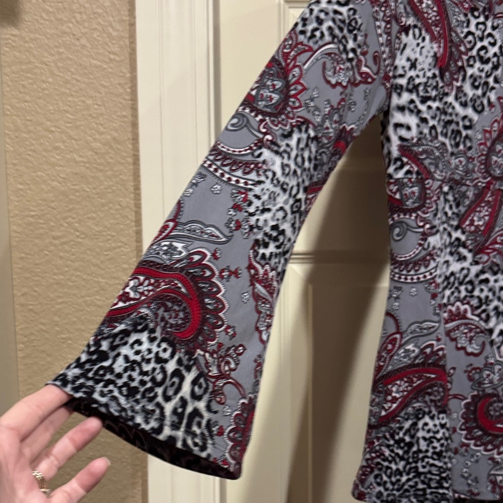 Bisou Bisou Gray and Red Paisley Blouse - Picture 8 of 8